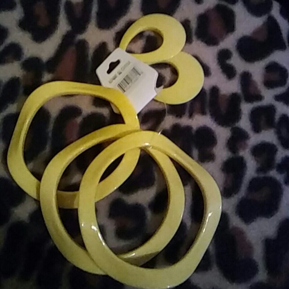 Brand New Yellow Bracelet Set w/earrings